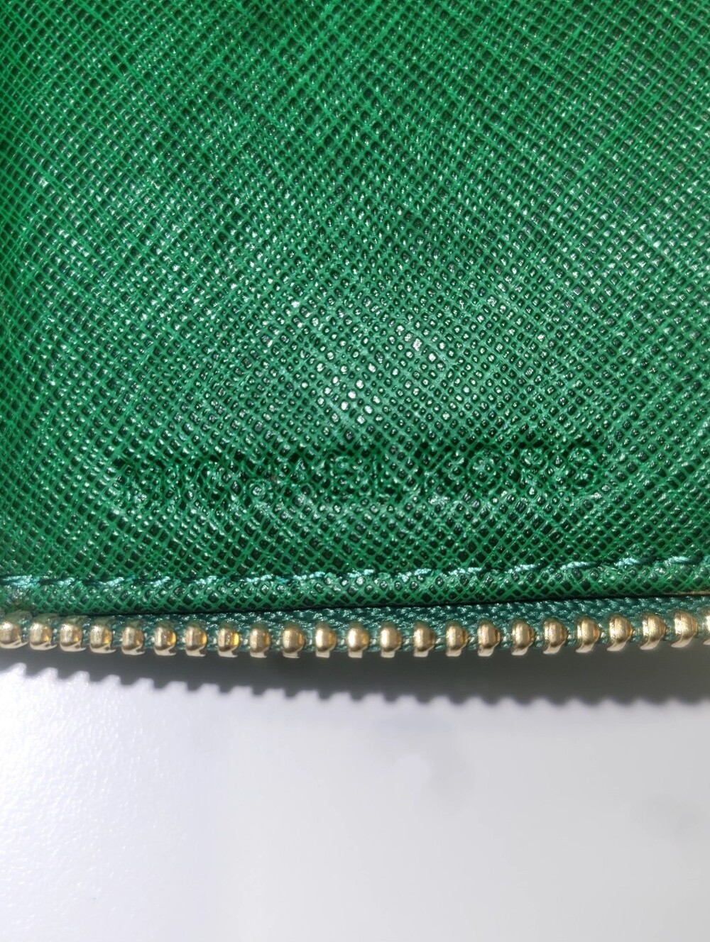 Michael Kors Green Zip-Around Leather Wallet Saffiano Leather Like New - Picture 9 of 12